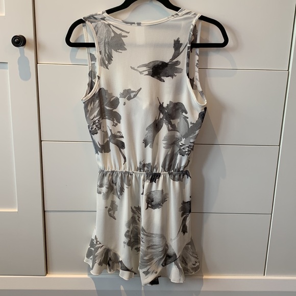 Style Shop Floral Ruffle Tie Front Romper - Size Small - Picture 5 of 9